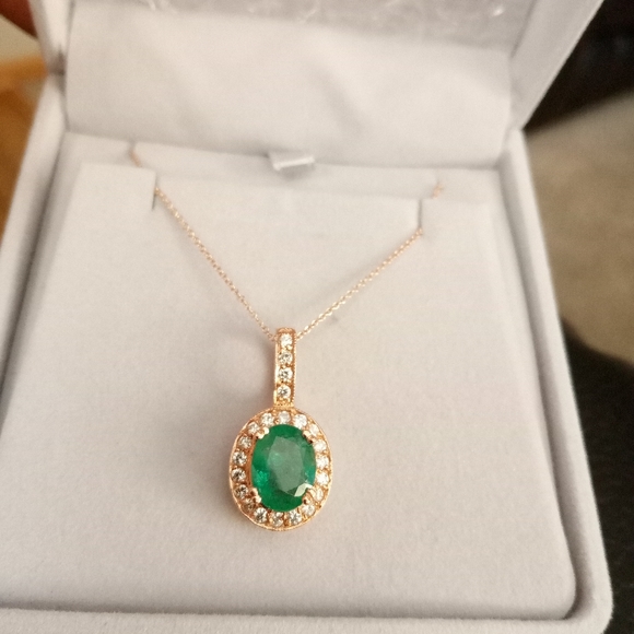 VIDEO!! Beautiful 14KT Rose Gold Emerald Diamond Necklace - Picture 13 of 16